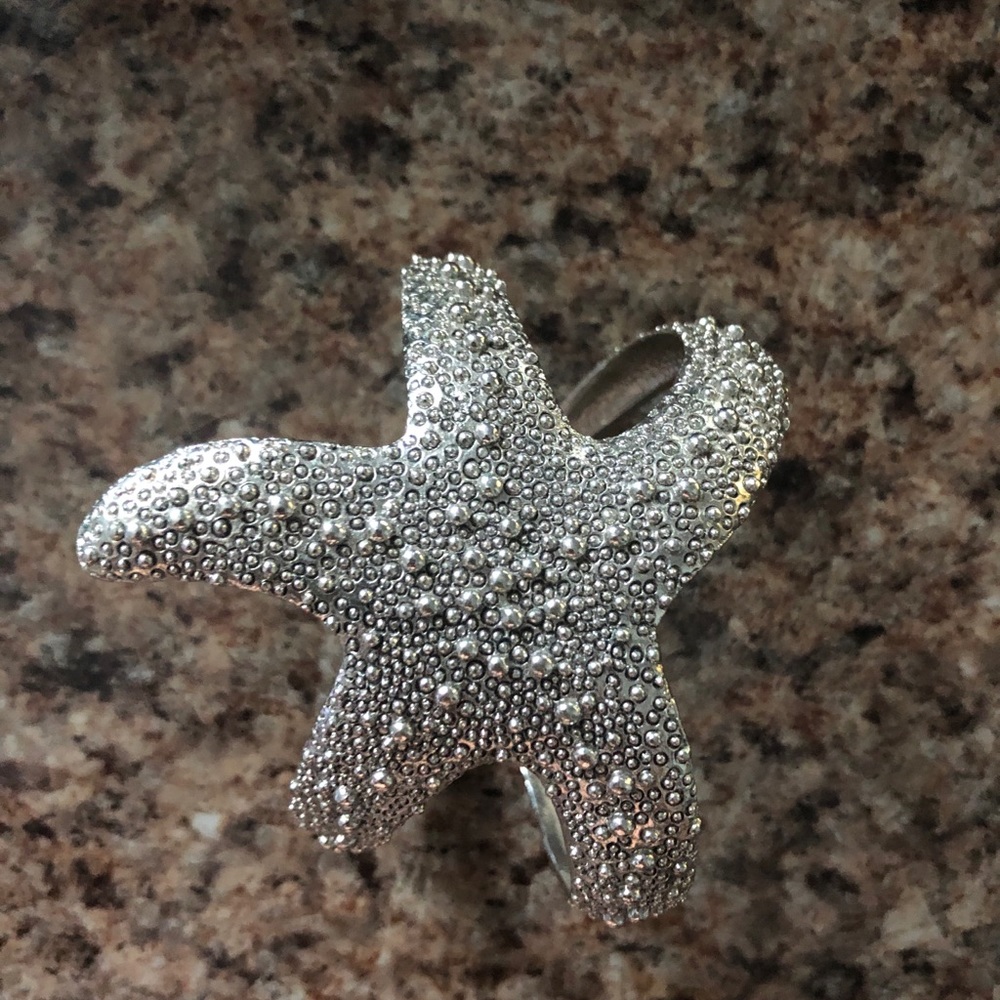 ✨✨ Starfish Bangle ✨✨ - Picture 6 of 9